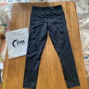 Zyia light n tight leggings
